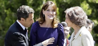 La Reina Sofía en compañía de Nicolás Sarkozy y Carla Bruni