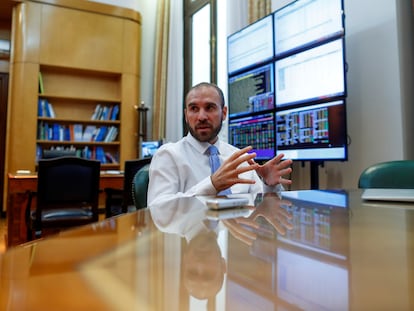 O ministro da Economia da Argentina, Martín Guzmán, durante a entrevista ao EL PAÍS, na última terça-feira, em Buenos Aires.