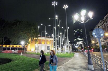 Conjunto de farolas en Bilbao, una obra artística de Juan Luis Moraza.