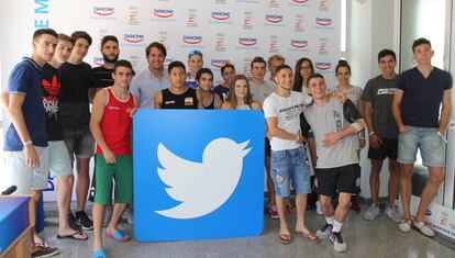 Deportistas del Centro de Alto Rendimiento en la formación de Twitter.