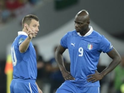 Cassano, a la izquierda, y Balotelli, en el partido contra Inglaterra.