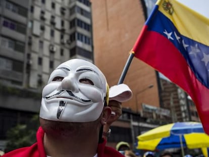 Un manifestante en la marcha de este domingo en Caracas 