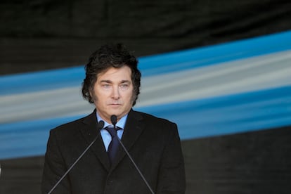 Javier Milei durante una ceremonia en honor a policías que perdieron la vida en acto de servicio, en Buenos Aires, en julio de 2024.