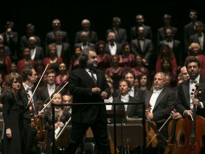 Josep Pons, director de la orquesta y coro del Gran Teatro del Liceo, durante la actuaci&oacute;n en Peralada.