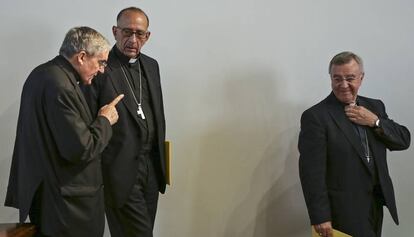Sebastià Taltavull, a la dreta, amb el cardenal Sistach i l'arquebisbe de Barcelona Juan José Omella.