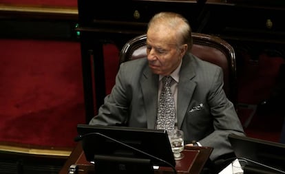 El expresidente y actual senador Carlos Menem durante la sesión del miércoles en el Congreso.