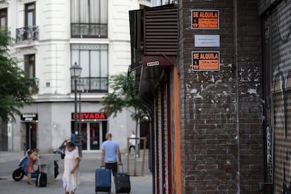 Apartments for rent in a building in downtown Madrid in August.