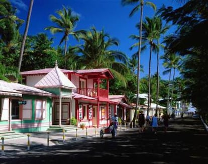 Calle comercial en La Altagracia, en Punta Cana, República Dominicana.