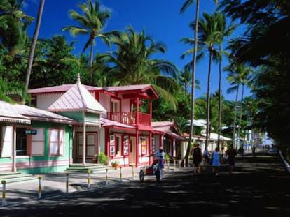 Calle comercial en La Altagracia, en Punta Cana, República Dominicana.