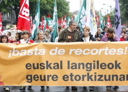 Manifestación en Bilbao, encabezada por los secretarios generales de ELA y LAB.