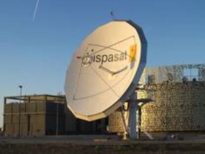 Imagen de una antena de seguimiento de Hispasat. 