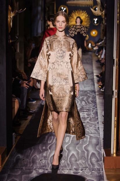 valentino no defrauda en paris con una coleccion sublime