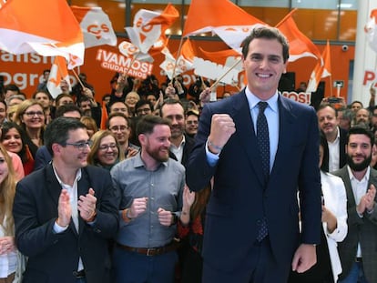 Albert Rivera a su llegada a la sede de su partido tras el debate electoral celebrado en Atresmedia.