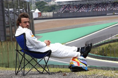 Si 2014 fue el año en el que Alonso no anotó ni un solo podio con Ferrari, 2015 no iba a ser mucho mejor, a pesar de su fichaje por McLaren. El asturiano se perdió la primera carrera por recomendación médica tras un accidente en pretemporada y abandonó cinco de las siete primeras carreras por problemas mecánicos. Así pasó en el Gran Premio de Canadá, donde el piloto explicó a la revista 'Autosport' que daba el año por perdido.