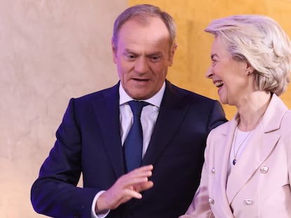 El primer ministro polaco, Donald Tusk, y la presidenta de la Comisión Europea, Ursula von der Leyen, en Varsovia el pasado 23 de febrero.