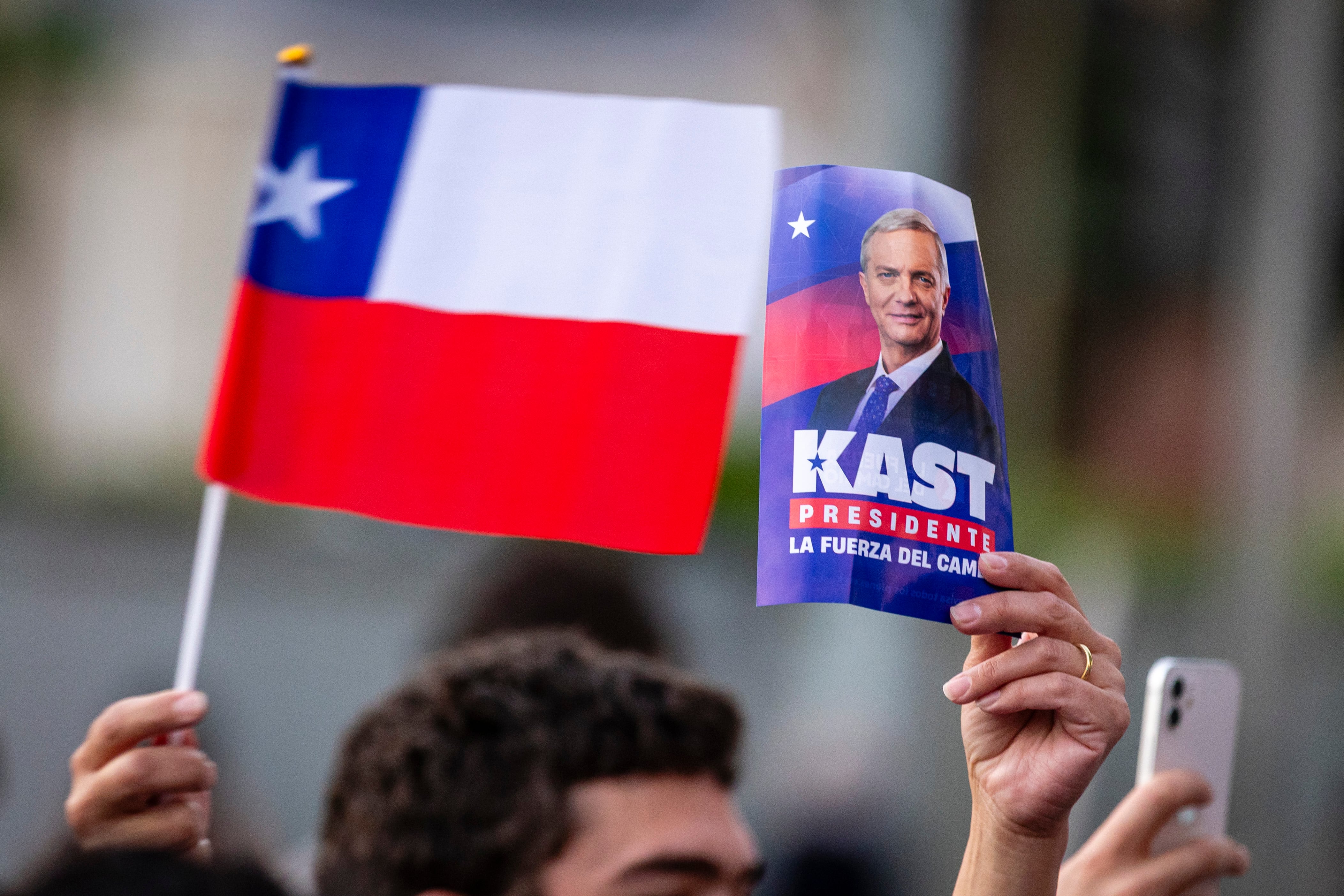 Simpatizantes de José Antonio Kast, en Santiago, el 16 de noviembre.