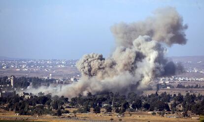 Una explosión en Quneitra vista desde los Altos del Golán.