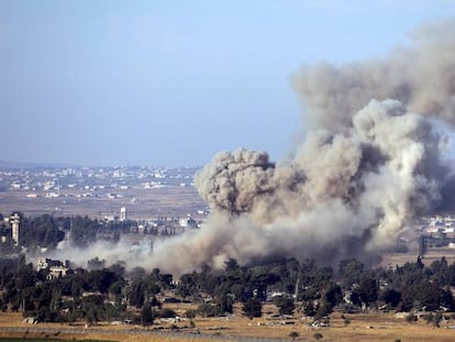 Una explosión en Quneitra vista desde los Altos del Golán.