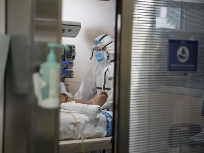 Unidad de Cuidados Intensivos del Hospital Vall d’Hebron de Barcelona en abril.