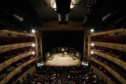 Vista panorámica del Teatro Real de Madrid durante la celebración del sorteo sxtraordinario de la Lotería de Navidad 2018.