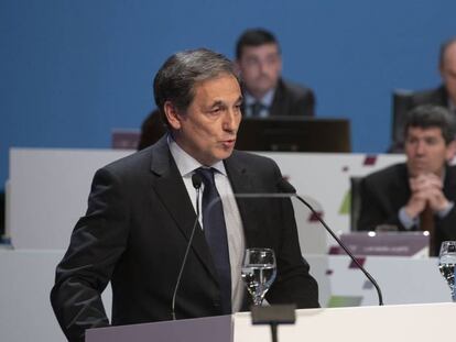 Txomin Garc&iacute;a, presidente de Laboral Kutxa, durante su intervenci&oacute;n en la asamblea general celebrada esta ma&ntilde;ana en San Sebasti&aacute;n.