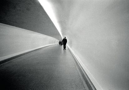 Un subterráneo peatonal en Nueva York en 1963. La exposición estará abierta hasta el 30 de junio, y reúne 250 imágenes.