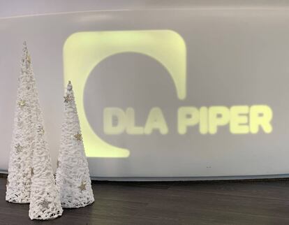 Decoración navideña de DLA Piper