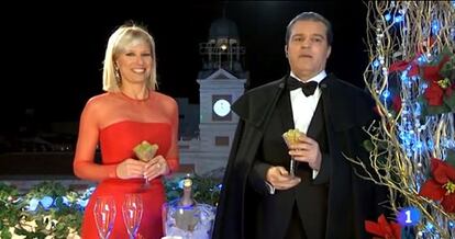 Anne Igartiburu y Ram&oacute;n Garc&iacute;a, durante las campanada en TVE.
 