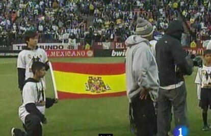 La organización presentó al Real Madrid con una bandera preconstitucional.