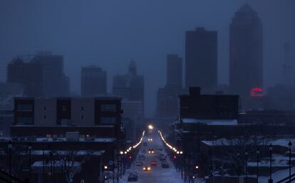 Una vista del centro de Des Moines, capital de Iowa, cubierta de nieve, el 13 de enero.