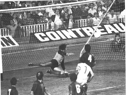 El gol de falta de Solsona en el Barça-Valencia (0-3) de 1980. EL MUNDO DEPORTIVO