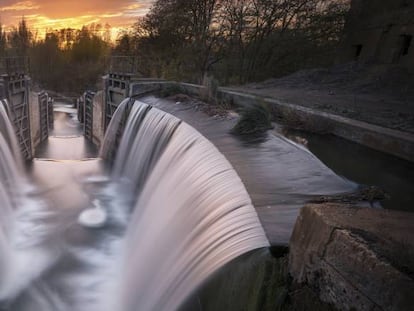 Esclusas del canal de Castilla a su paso por Palencia.