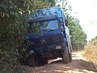 Conduciendo hacia el Parque Nacional de Cantanhez, Guinea Bissau.