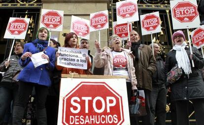 Concentraci&oacute;n de Stop Desahucios en San Sebasti&aacute;n