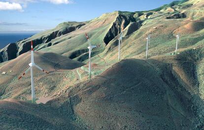 Parque eólico de Endesa en Gorona del Viento, en la isla de El Hierro.