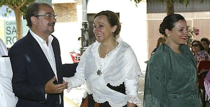 El presidente de Arag&oacute;n, Javier Lamb&aacute;n, en las fiestas de San Roque en la Pedrola (Zaragoza).