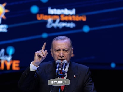 El presidente turco, Recep Tayyip Erdogan, se dirige a sus seguidores en Estambul, el 18 de mayo.