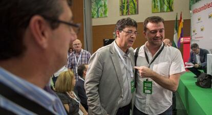 Diego Valderas y Antonio Maíllo, en la asamblea de IU.