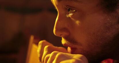 Fotograma del drama griego 'Boys eating bird's food' de Ektoras Lygizos.