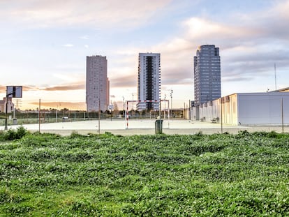 Bloques en construcción de viviendas públicas en Sociópolis, en Valencia.