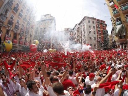 Watch the firing of the rocket this morning in Pamplona, a ceremony that always opens the world-famous Running of the Bulls