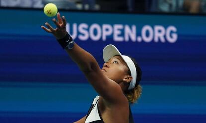 Osaka sirve en el partido contra Bencic.