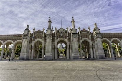 Pórtico del cementerio de la Almudena, donde actuará la agrupación de música vocal antigua Stile Antico.