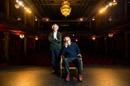 Albert Boadella y Ramón Fontsere, en el escenario del teatro Infanta Isabel de Madrid, el pasado viernes.