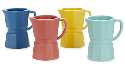 Este set de tazas con forma de cafetera es  resistente