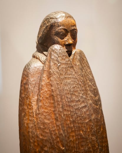 'Muchacha helada', escultura en madera de Ernst Barlach (1917). 