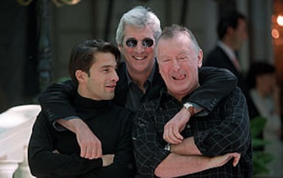 Richard Gere, en el centro, junto a Olivier Martínez (izquierda) y Adrian Lyne, ayer, durante la presentación de <i>Infiel.</i>