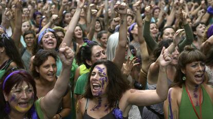 Manifestación de mujeres argentinas en la Plaza de Mayo con motivo del Día Internacional de la Mujer.