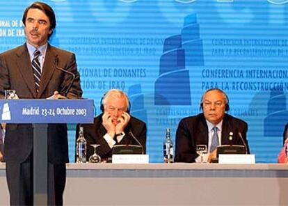 En la imagen, Aznar se dirige a los donantes. Detrás, el comisario europeo Chris Patten y el secretario de Estado de EE UU, Colin Powell.