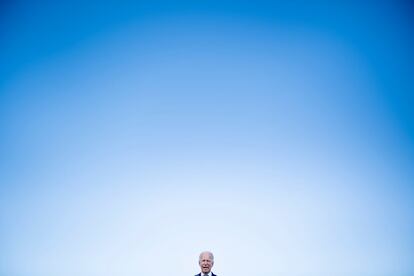 El ex vicepresidente de los Estados Unidos Joe Biden, candidato presidencial demócrata, durante un discurso en Gettysburg, Pennsylvania.  Biden advirtió  que "las fuerzas de la oscuridad" están dividiendo a los estadounidenses, subrayando que como presidente se esforzaría por "acabar con el odio y el miedo" que consumen a la nación.

